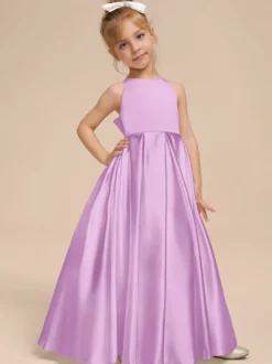 Robes de demoiselle d'honneur blanches en tissu satiné ivoire sans manches à col en V