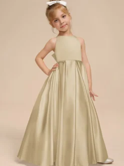 Robes de demoiselle d'honneur blanches en tissu satiné ivoire sans manches à col en V