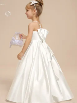 Robes de demoiselle d'honneur blanches en tissu satiné ivoire sans manches à col en V