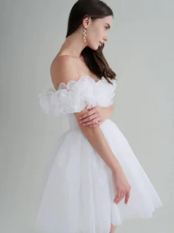 Robes de mariée courtes col bateau sans manches silhouette princesse taille naturelle robe de mariée courte en organza