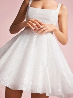 Robes de mariée courtes à col carré sans manches en coupe A