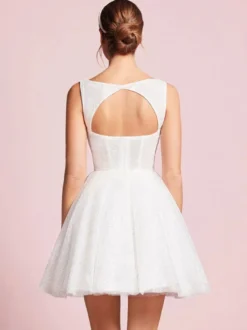 Robes de mariée courtes à col carré sans manches en coupe A