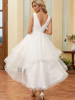 Robes de mariée courtes longueur cheville col en V sans manches coupe trapèze en tulle