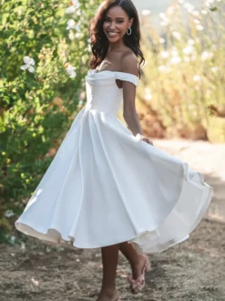 Robes de mariée courtes épaules dénudées sans manches longueur thé