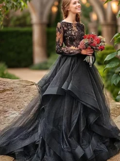 Robes de mariée fidèles noires Silhouette de princesse manches longues en Tulle découpé avec traîne robe de mariée