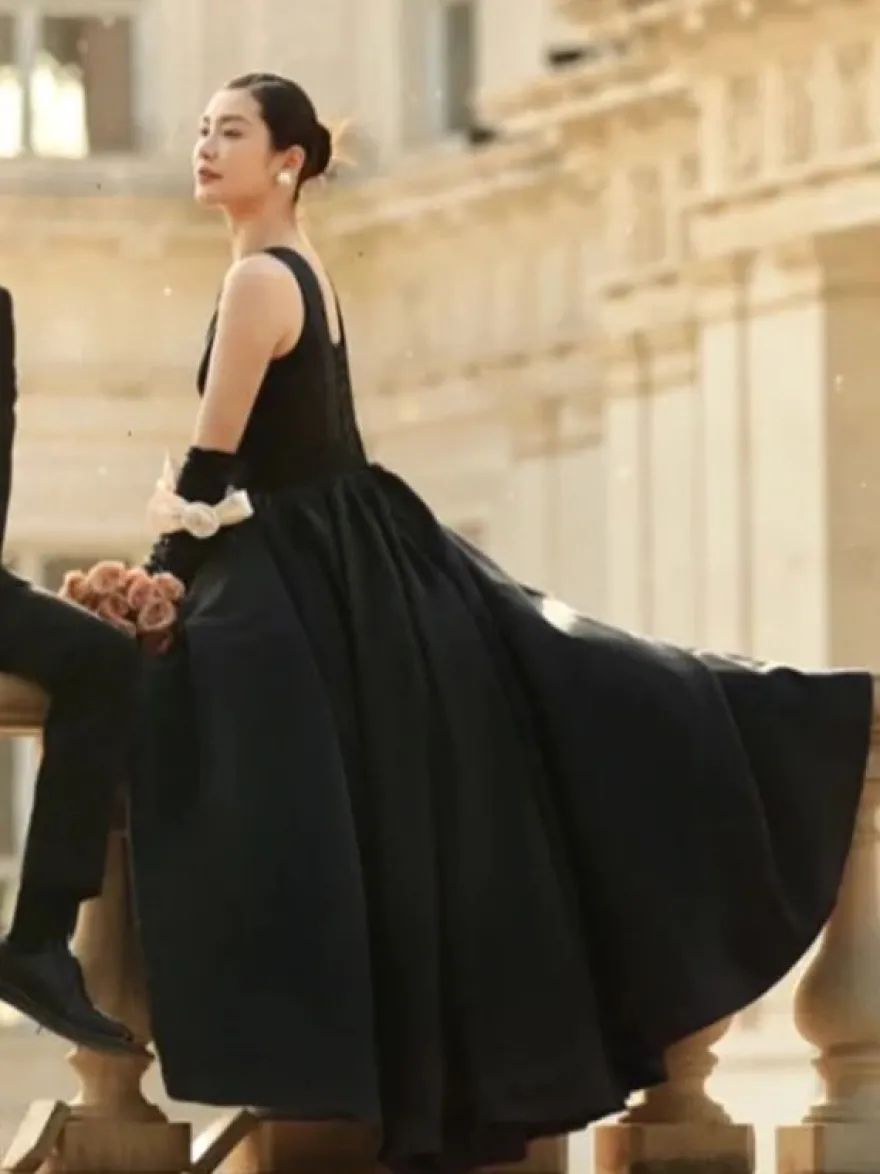 Robes de mariée noires en tissu satiné A-ligne sans manches longueur au sol robe de mariée personnalisation gratuite