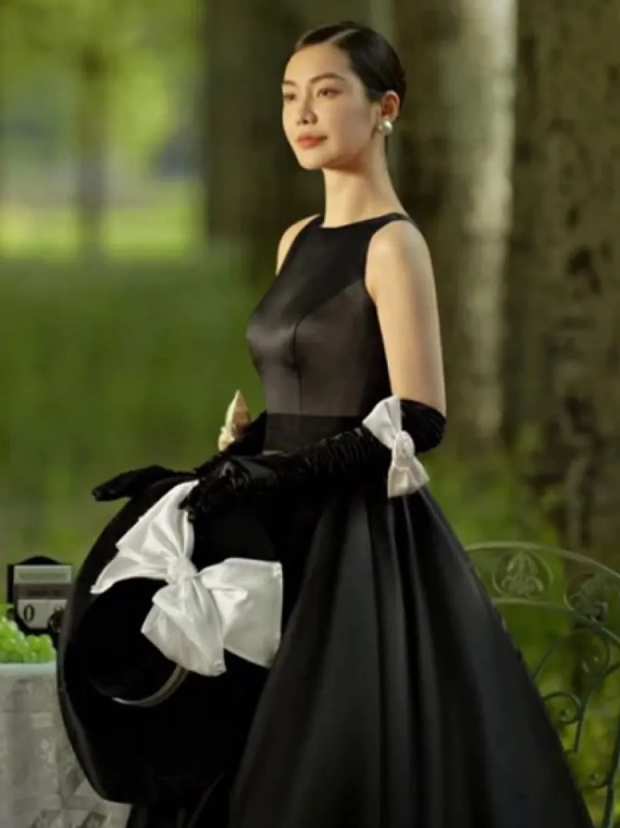 Robes de mariée noires en tissu satiné A-ligne sans manches longueur au sol robe de mariée personnalisation gratuite