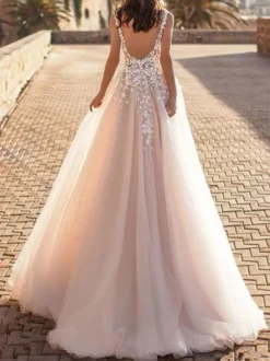 Robes de mariée rose en tulle col V dos nu décoré des fleurs à traîne