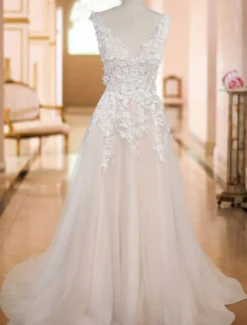Robes de mariée rose en tulle col V dos nu décoré des fleurs à traîne