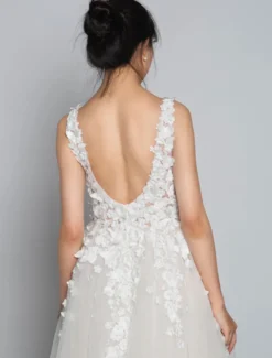 Robes de mariée rose en tulle col V dos nu décoré des fleurs à traîne