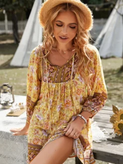Robe tunique bohème pour femme - Robe courte ample à imprimé floral col en V et manches lanternes 3/4 - Tenue d'été idéale pour une garden-party ou la plage (collection 2026)