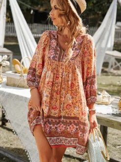 Robe tunique bohème pour femme - Robe courte ample à imprimé floral col en V et manches lanternes 3/4 - Tenue d'été idéale pour une garden-party ou la plage (collection 2026)