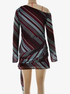 Robe violette chic à manches longues et une épaule pour femme idéale au quotidien.