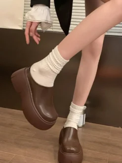 Sabots marron pour femmes mules à plateforme et bout rond
