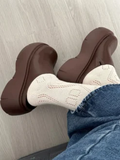 Sabots marron pour femmes mules à plateforme et bout rond