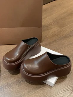 Sabots marron pour femmes mules à plateforme et bout rond