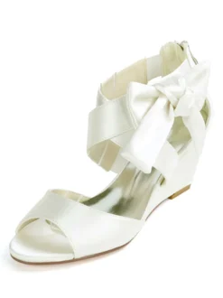 Sandales de mariée rouge en satin décoré de noeud chaussures de mariage rouge