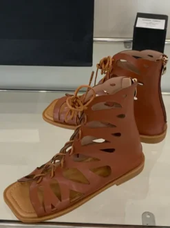 Sandales gladiateur marron à bout ouvert et à lacets
