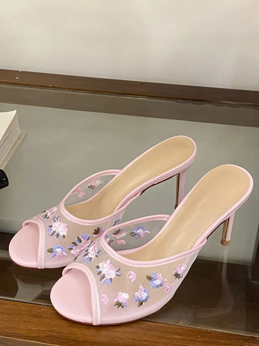 Sandales mules roses en maille à bout ouvert et imprimé floral à talons hauts