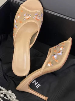 Sandales mules roses en maille à bout ouvert et imprimé floral à talons hauts