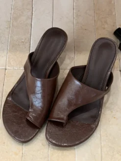 Sandales mules à talons chaton bout pointu et sans bride