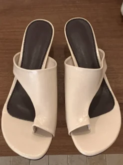 Sandales mules à talons chaton bout pointu et sans bride