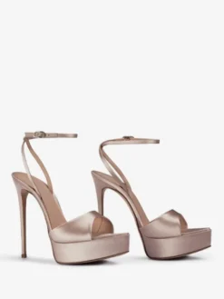 Sandales noires à talons hauts en satin bout ouvert et bride cheville chaussures de soirée