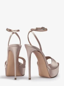 Sandales noires à talons hauts en satin bout ouvert et bride cheville chaussures de soirée