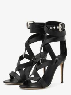 Sandales noires à talons hauts bout ouvert brides et talons aiguilles