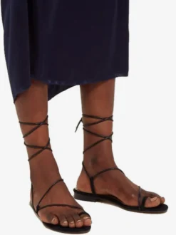 Sandales plates noires à lacets et bout ouvert pour femme