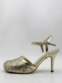Sandales à talons hauts dorées à bout rond et talon aiguille découpé
