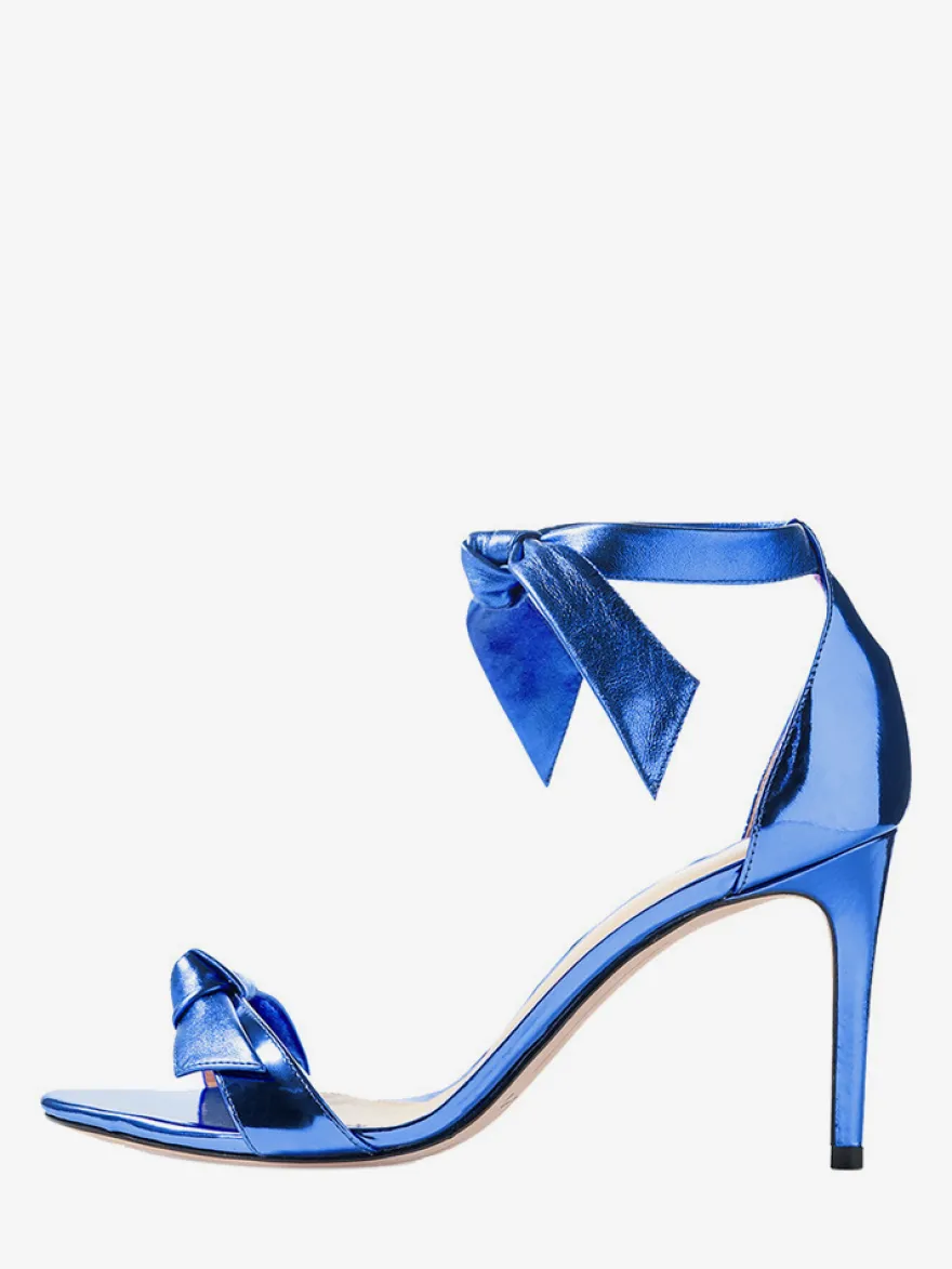 Sandales à talons hauts métallisées à bout ouvert et nœud pour femmes idéales pour les bals de fin d'année.
