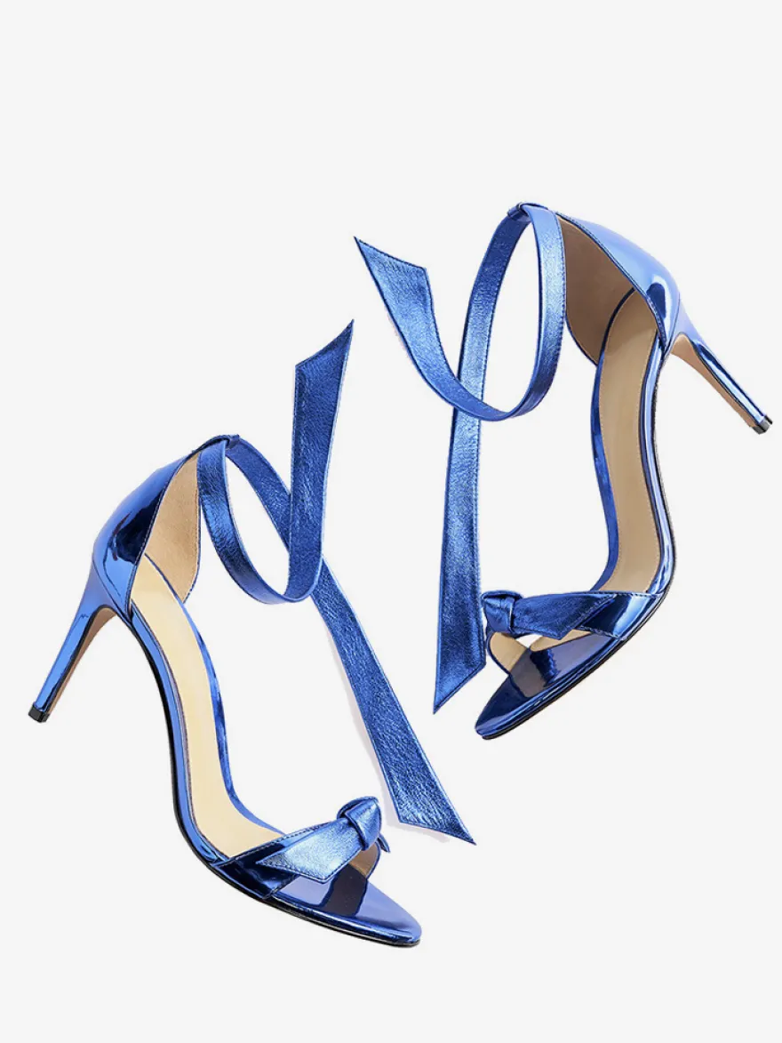 Sandales à talons hauts métallisées à bout ouvert et nœud pour femmes idéales pour les bals de fin d'année.