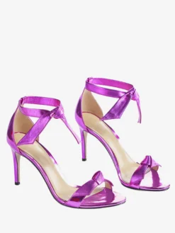 Sandales à talons hauts métallisées à bout ouvert et nœud pour femmes idéales pour les bals de fin d'année.