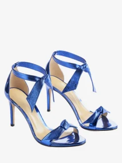 Sandales à talons hauts métallisées à bout ouvert et nœud pour femmes idéales pour les bals de fin d'année.