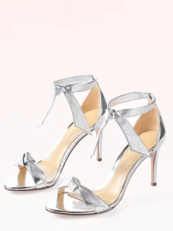 Sandales à talons hauts métallisées à bout ouvert et nœud pour femmes idéales pour les bals de fin d'année.