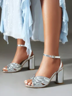 Sandales à talons hauts pour femmes métallisées à bout ouvert et bride cheville nouée