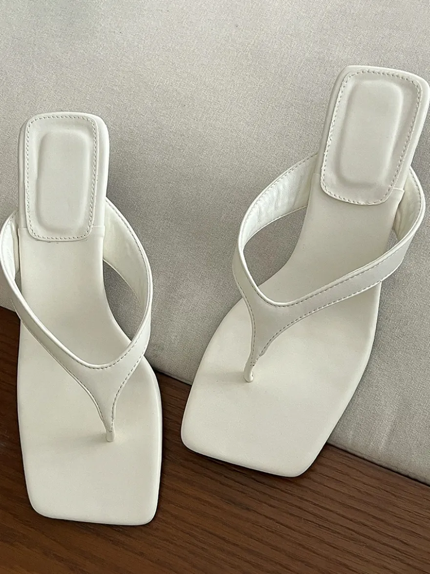 Sandales tongs pour femmes à talons hauts et sans talon.