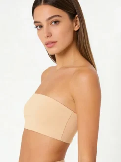 Soutien-gorge bandeau sans bretelles couleur chair sans coutures. Sous-vêtements