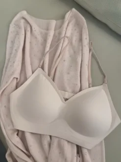 Soutien-gorge sans armatures et sans coutures avec bretelles strass brassière push-up confortable