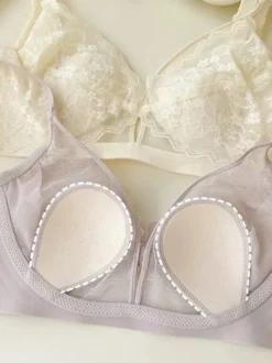 Soutien-gorge triangle en dentelle florale sans armatures disponible en 3 couleurs