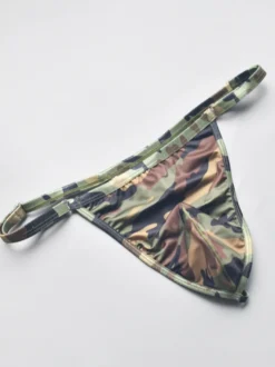 String camouflage asymétrique en soie glacée pour homme
