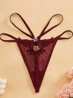 String en dentelle noire lingerie féminine culotte transparente en résille.