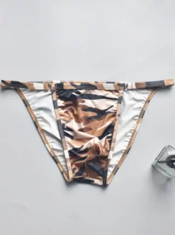 String pour homme en soie glacée à imprimé camouflage