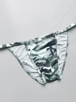 String pour homme en soie glacée à imprimé camouflage