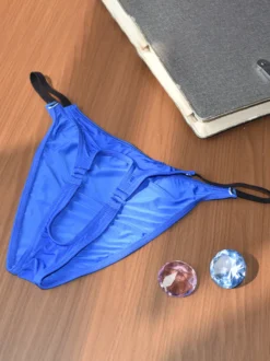 String pour homme en soie glacée ouvert sur le devant avec ceinture élastique noire