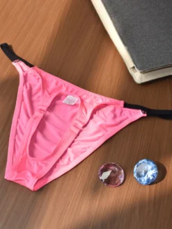 String pour homme en soie glacée ouvert sur le devant avec ceinture élastique noire