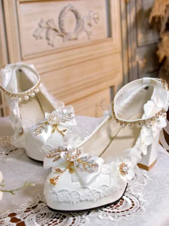 Sweet Lolita Footwear Perles blanches Chaînes Nœuds Bout pointu Escarpins Lolita en cuir PU