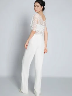 Tenue de mariée deux pièces haut en dentelle dos en V décoré des boutons pantalon en crêpe élastique