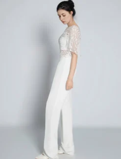 Tenue de mariée deux pièces haut en dentelle dos en V décoré des boutons pantalon en crêpe élastique